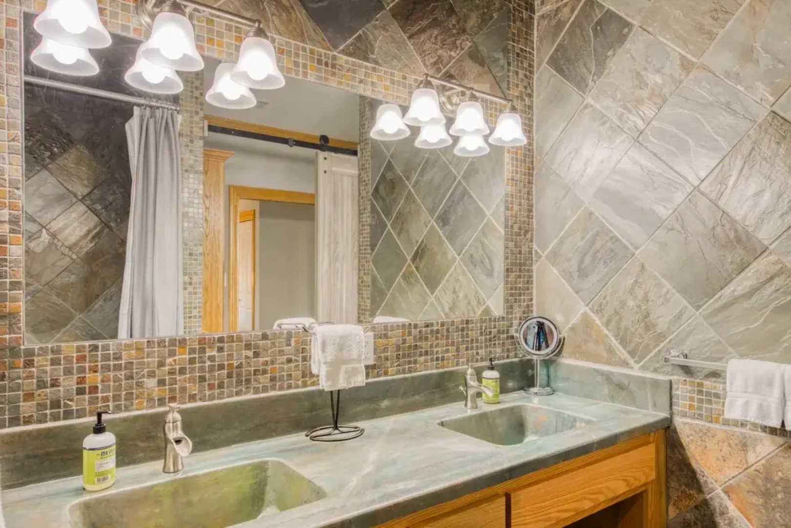 River Oaks Lookout - Unit B