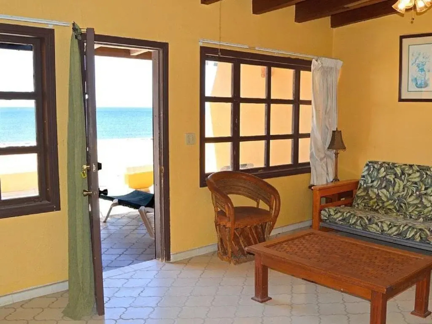 La Gaviota by RedAwning