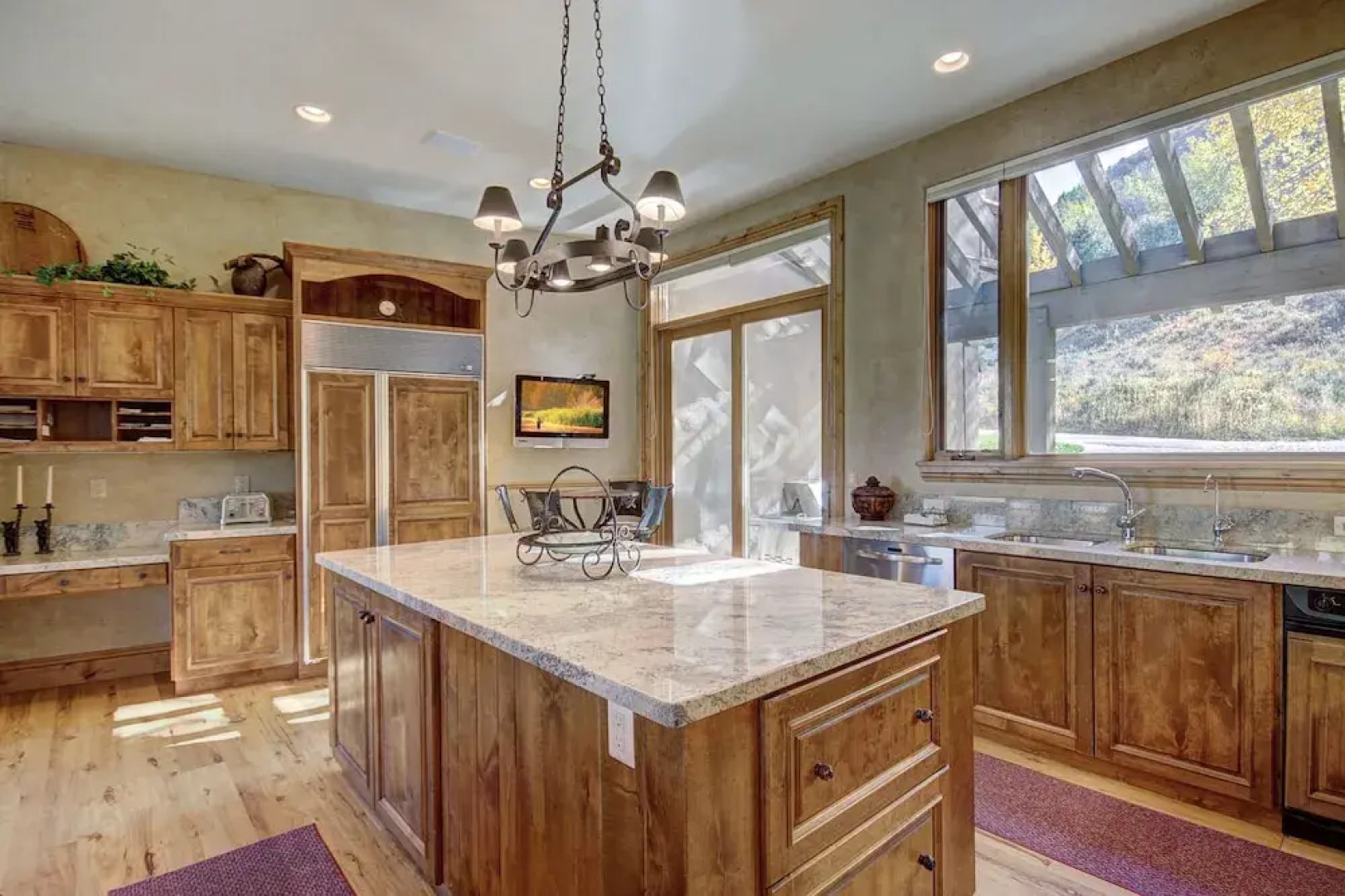 Luxury With Mountain Views, Private Hot Tub Arrowhead 6 Bedroom Townhouse