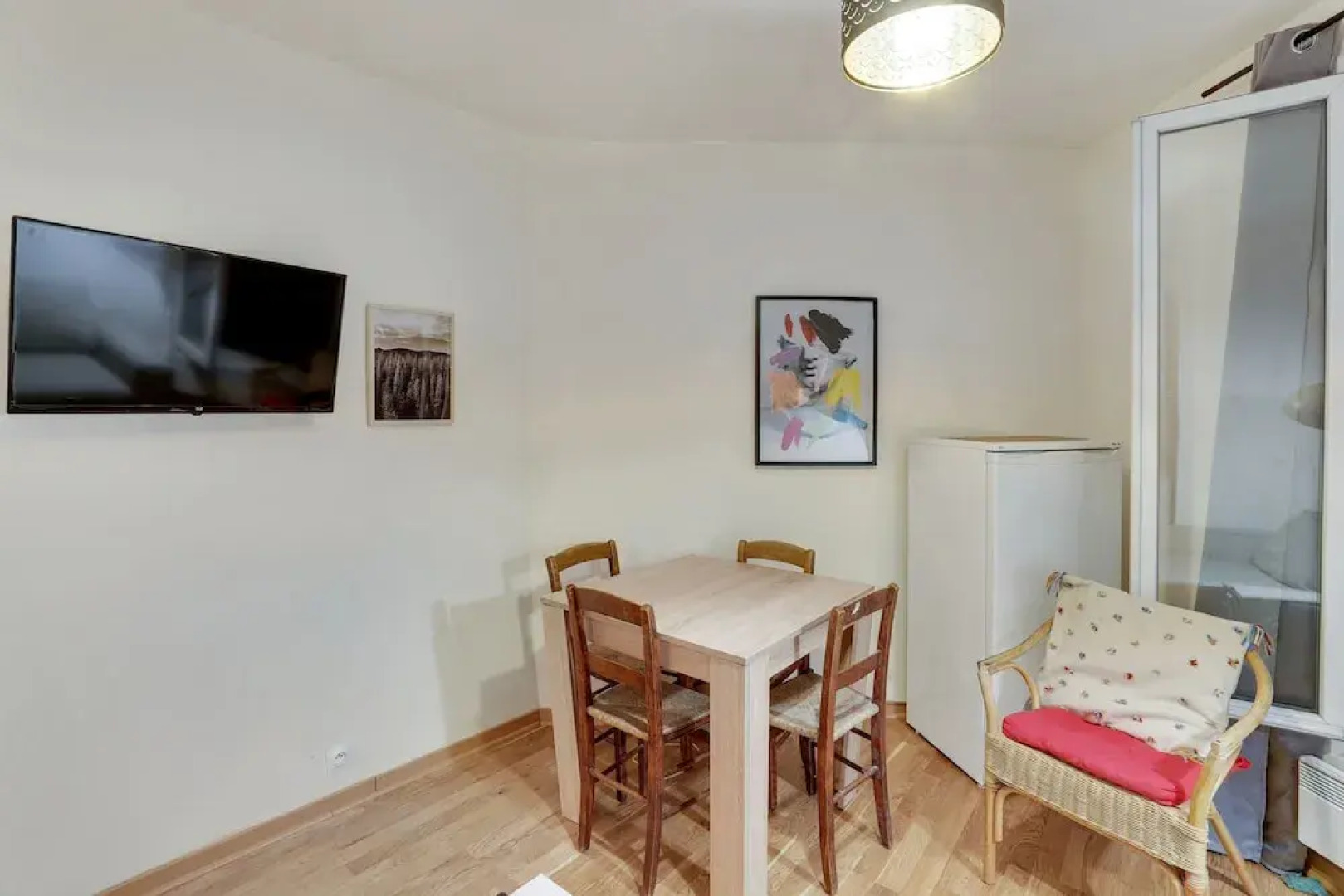 T2 4 People Near Paris Vincennes