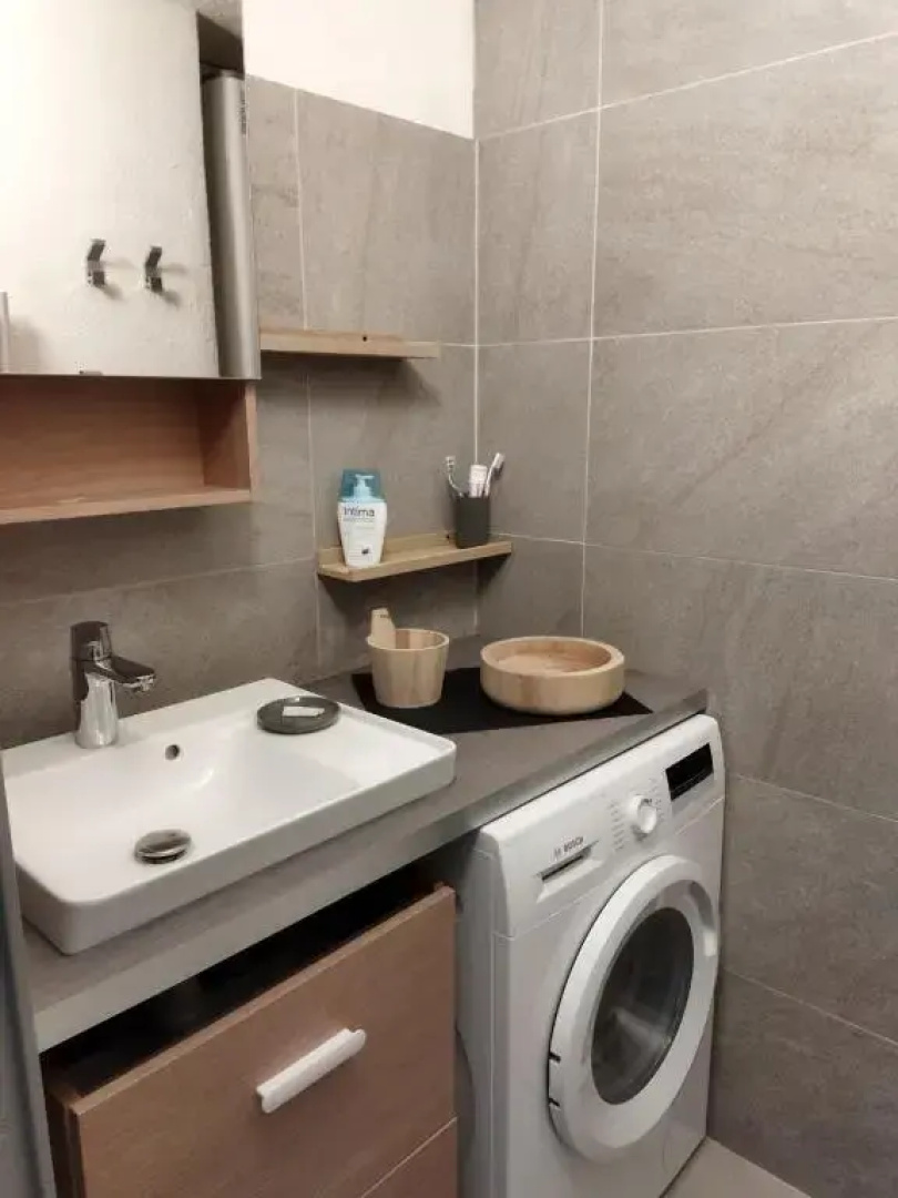 Sanary sur Mer Appartement 30m2 T2 avec terrasse Piscine 10min à pied de la plage