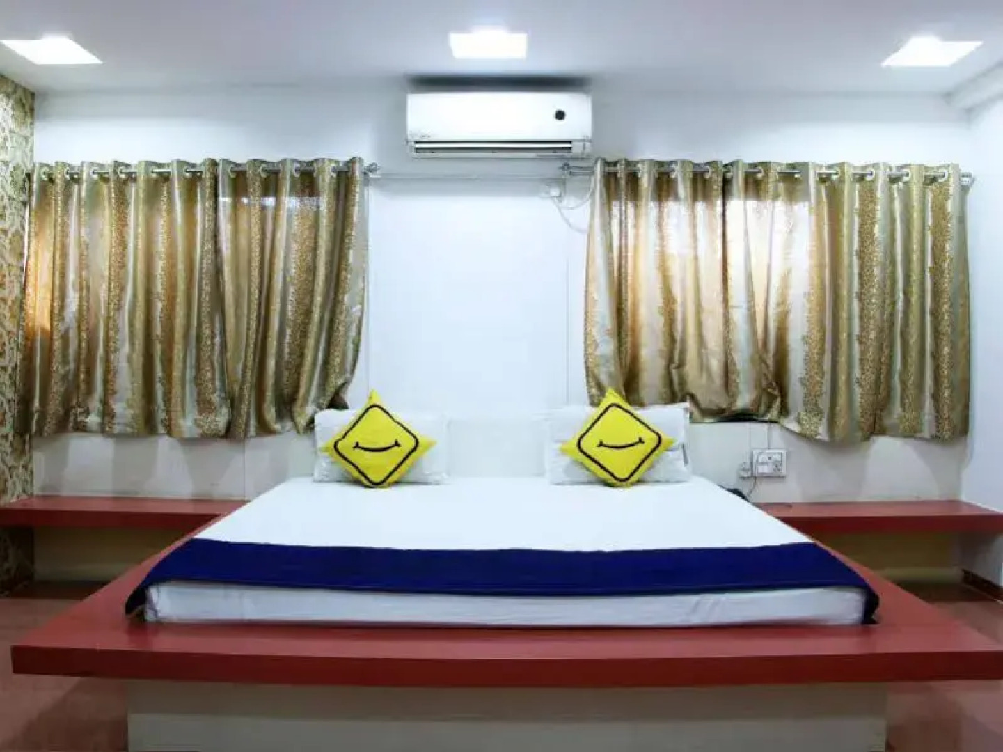 Vista Rooms At Nashik Road