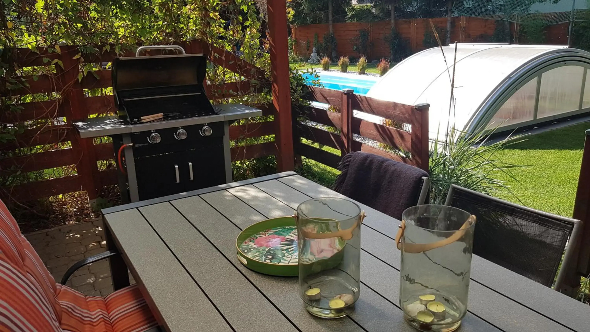 Pool & Lake Holiday Home