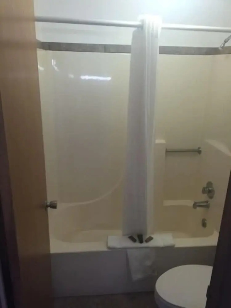 Whispering Sands Motel