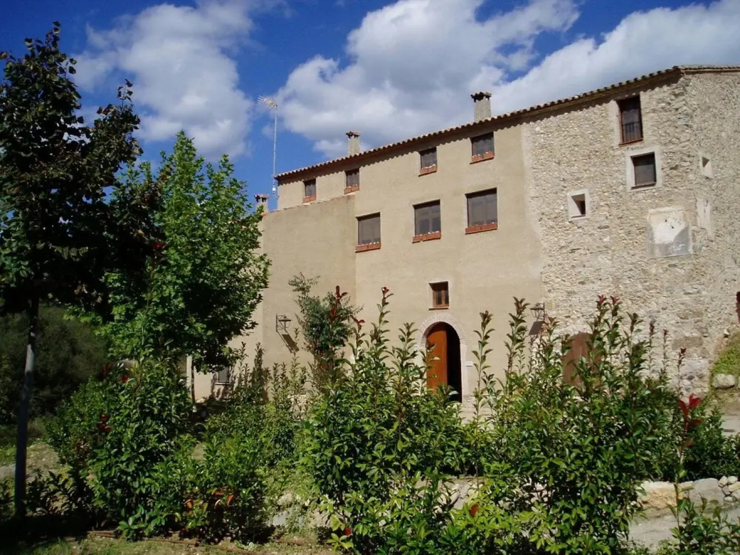 Quaint Cottage in Costa Dorada With Swimming Pool