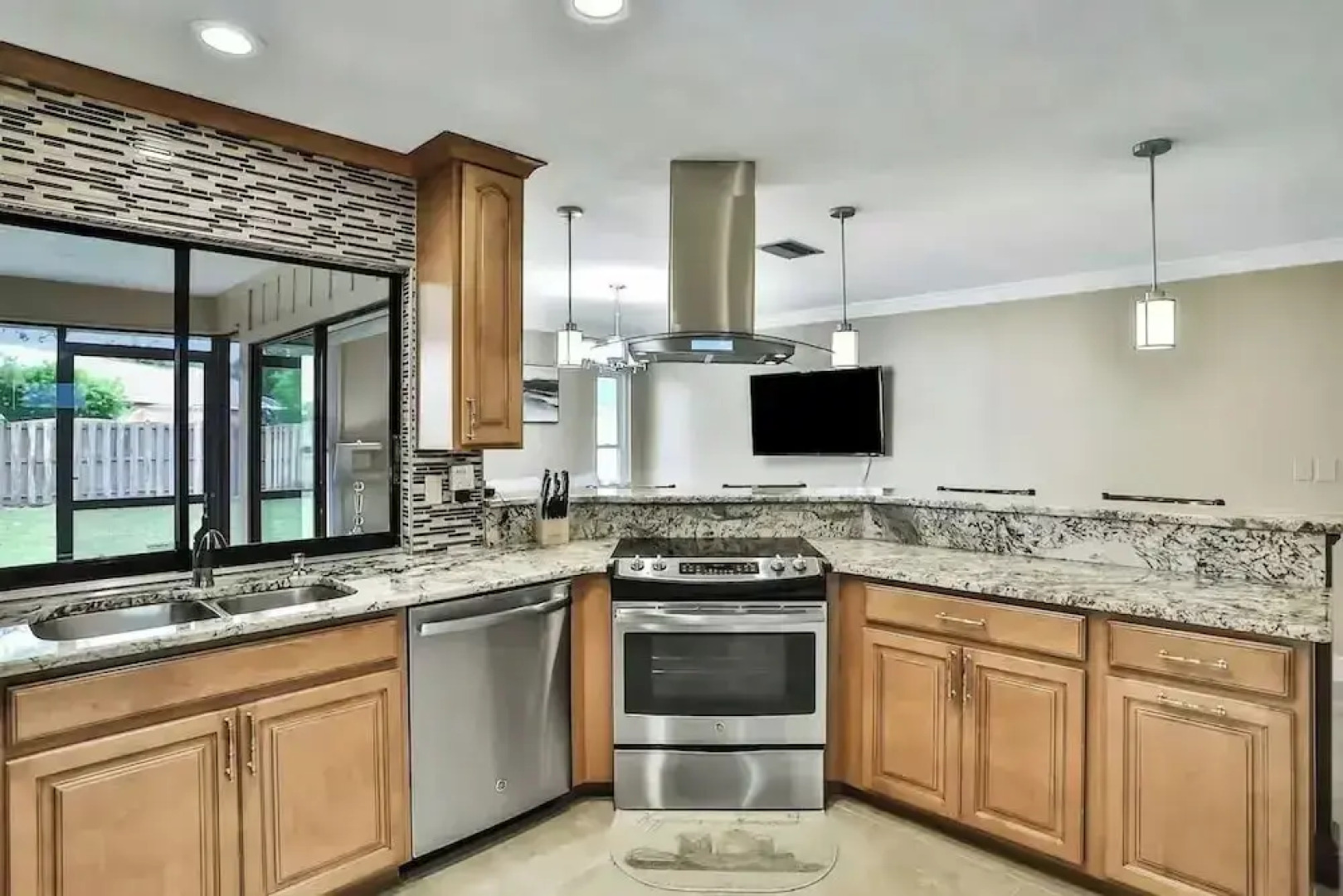 Renovated 3BR Dog Friendly Pond View W/D