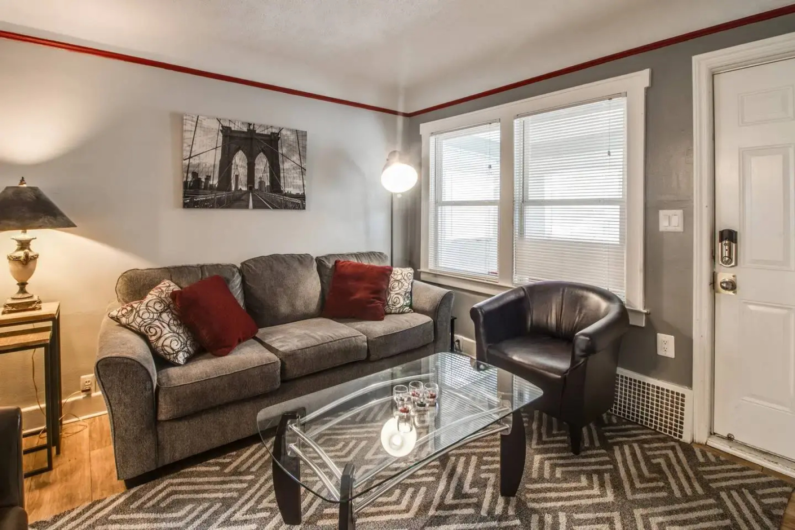 AutoManiac spot in the heart of Pontiac/3 beds 2 baths