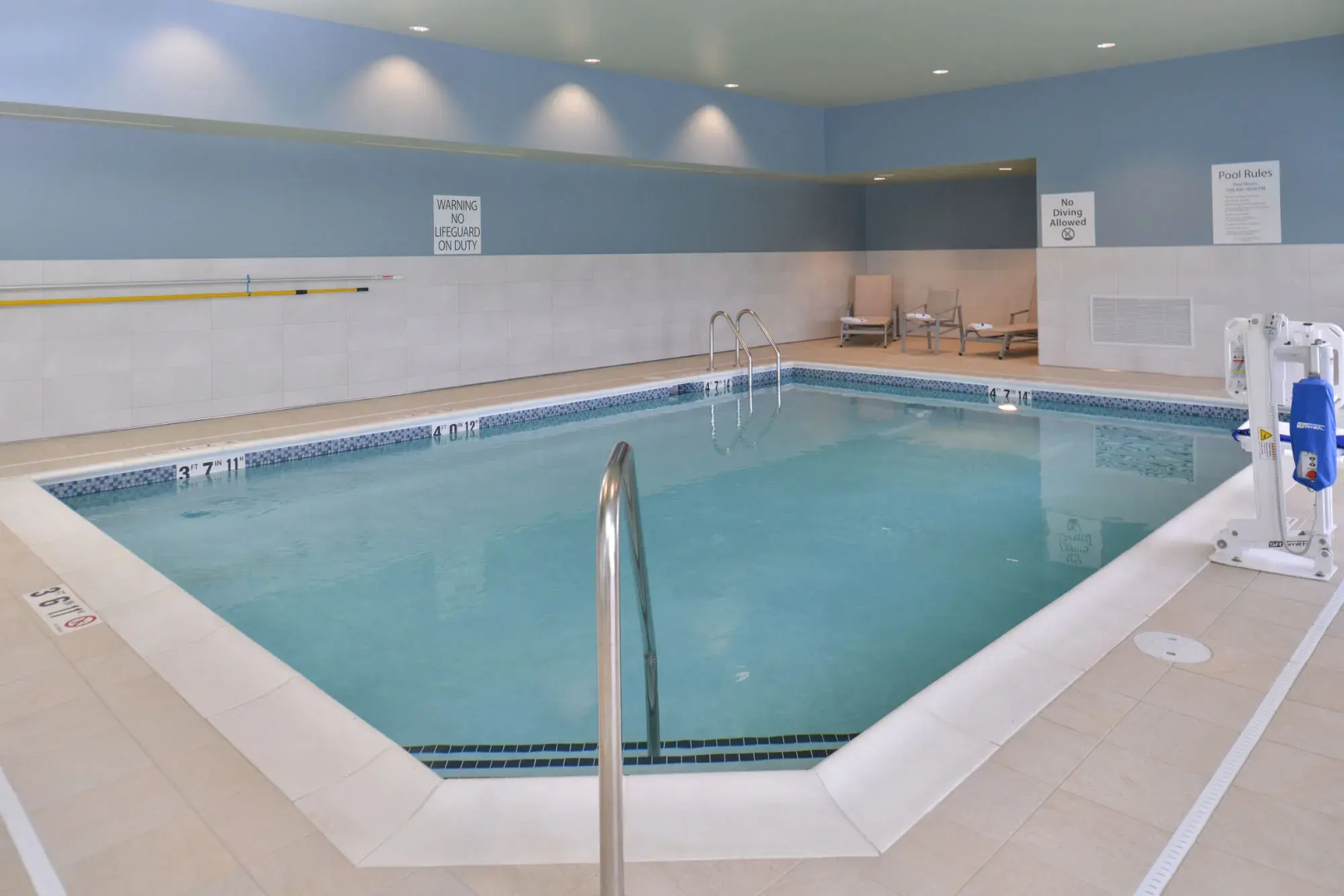 Holiday Inn Express & Suites Omaha Airport