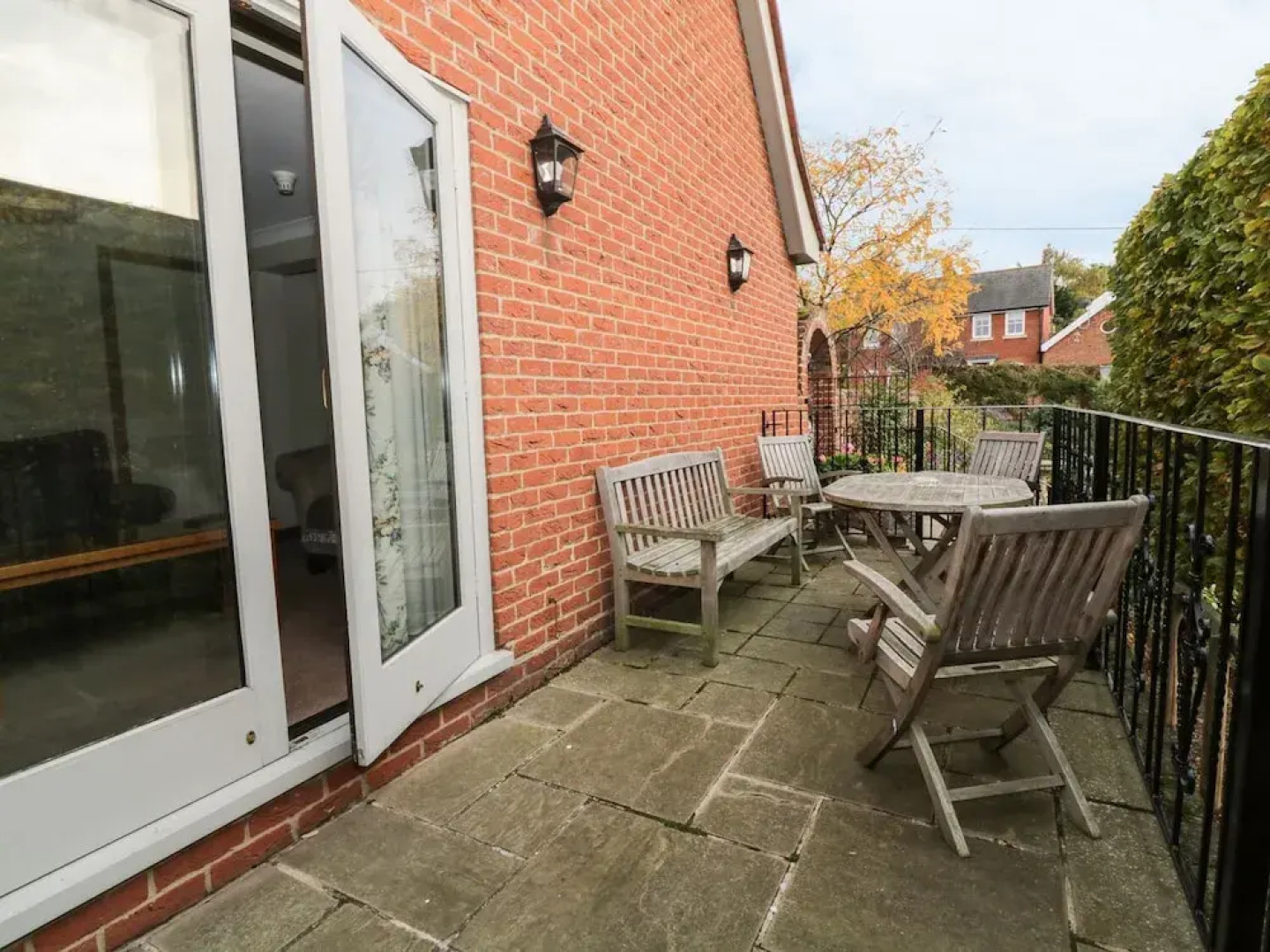 The Lodge off High Street