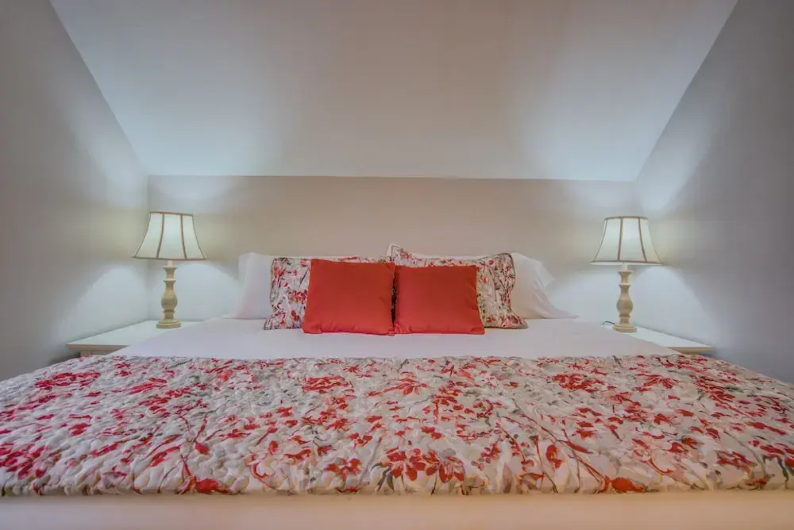 5brmonument Historic Charmminutes To Hiking