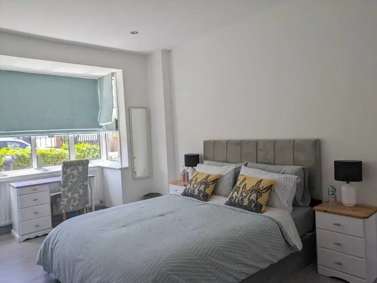 Cozy Cottage Stay - Modern, Cozy, Close to London