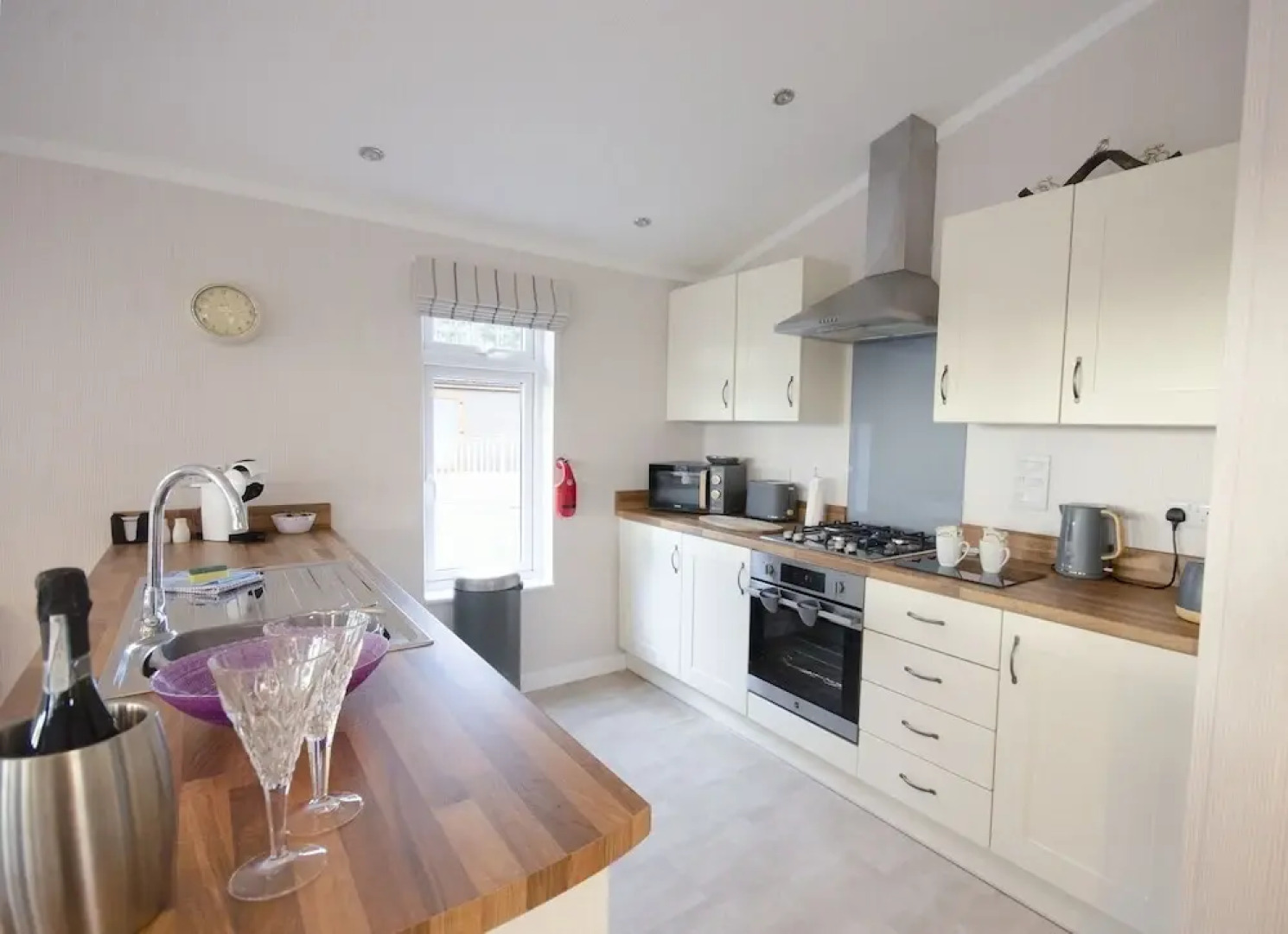 Hollicarrs Long Lane Lodge