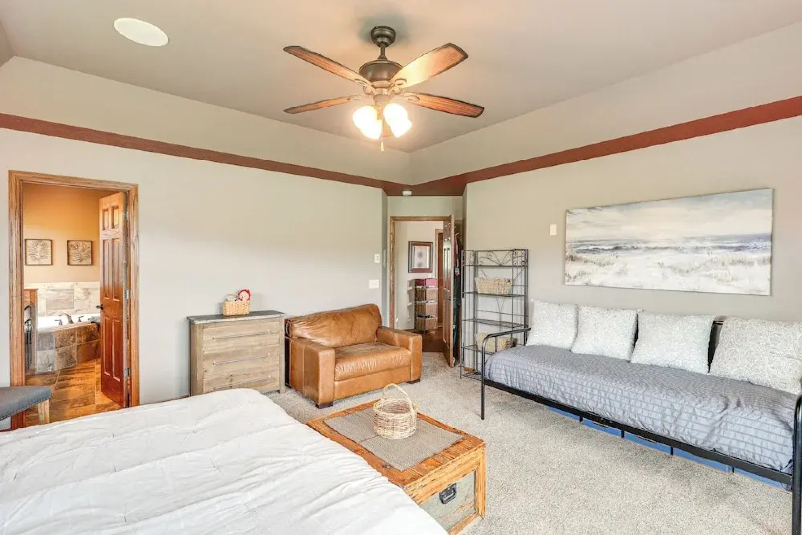 Spearfish Retreat w/ Fireplace + Mountain Views!