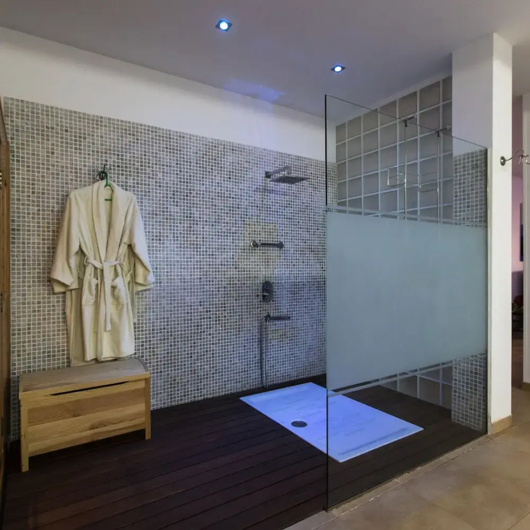 Vertical Villa: luxury, sea views & private SPA