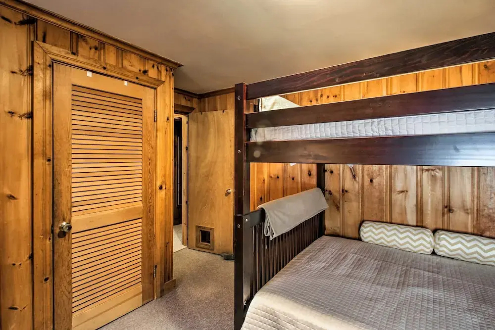 Waterfront Sebago Lake Cottage W/dock + Beach