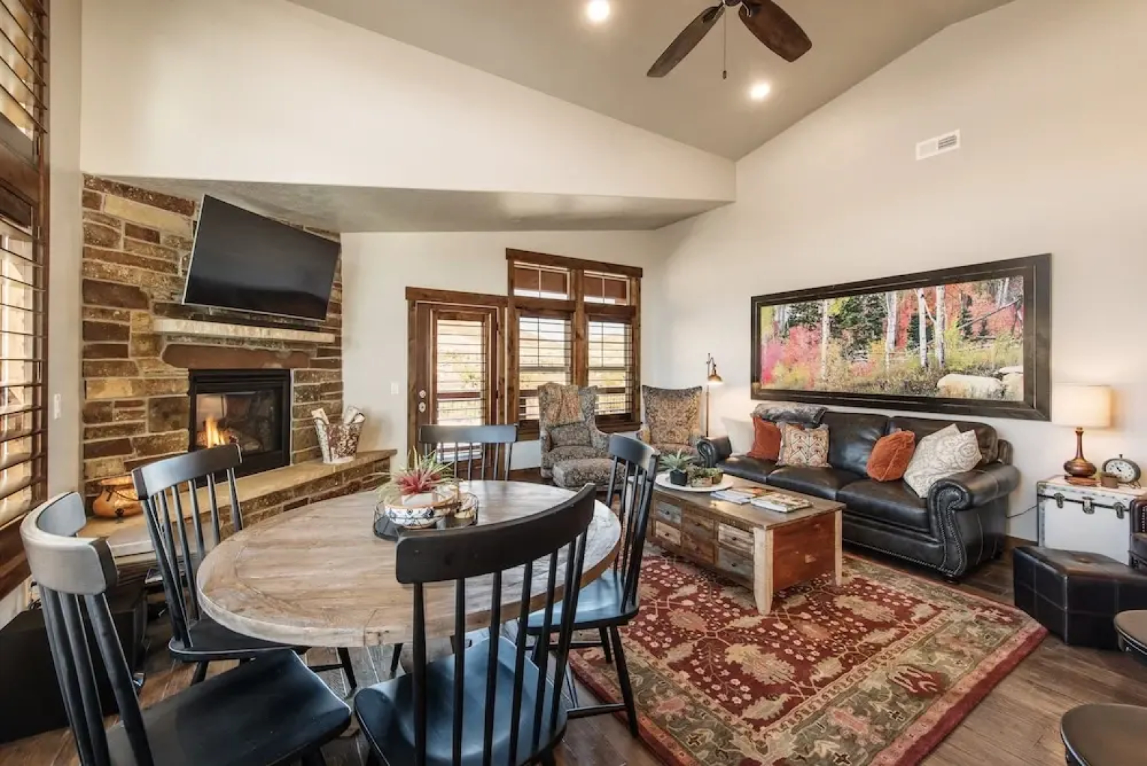 Deer Park Condo #303 3 Bedrooms 2 Bathrooms Condo