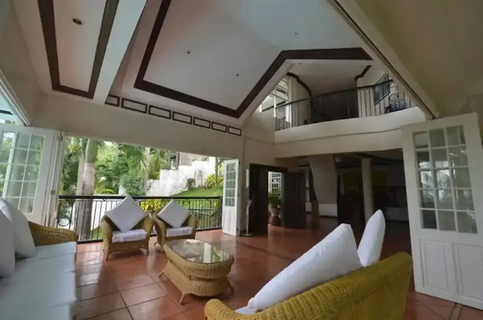 Robinland Vacation Home Badian