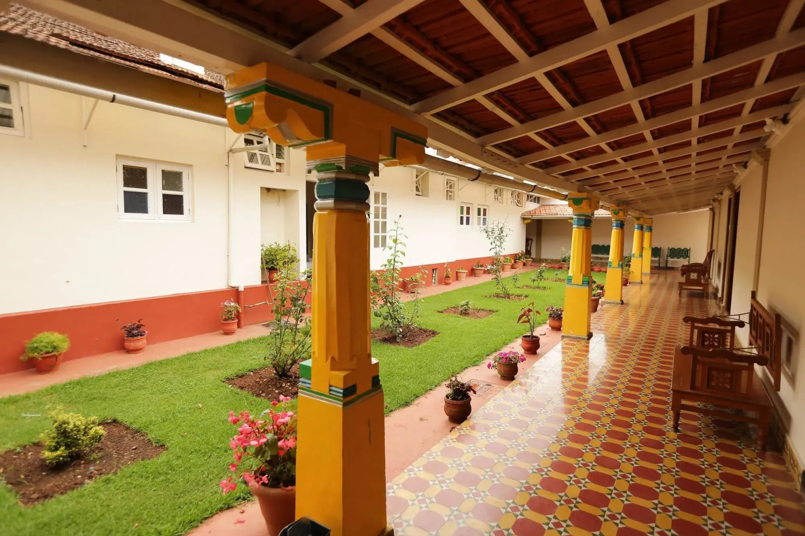 OYO Premium Heritage Stays Charing Cross