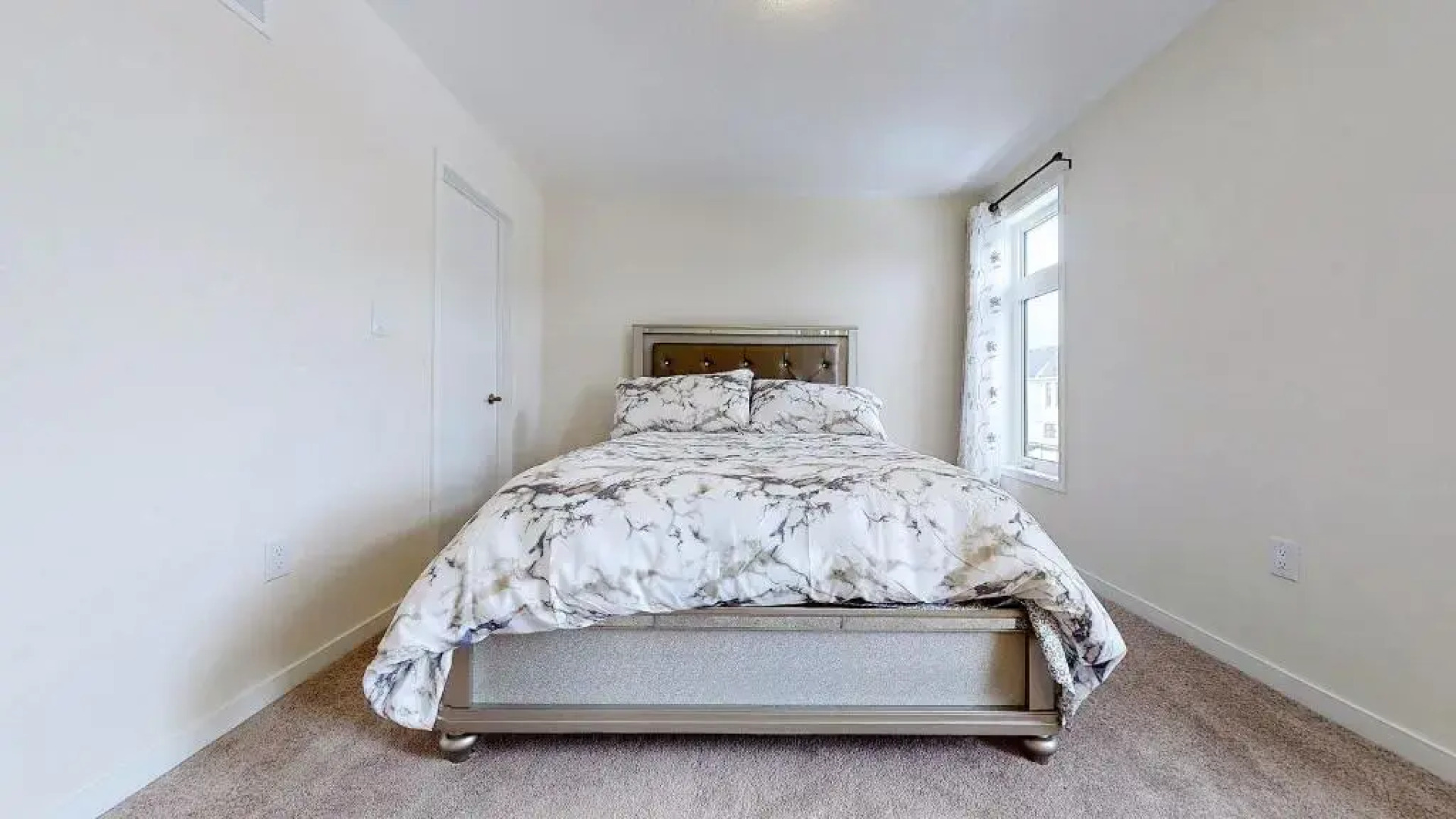 Modern 3-bedroom Oshawa Home