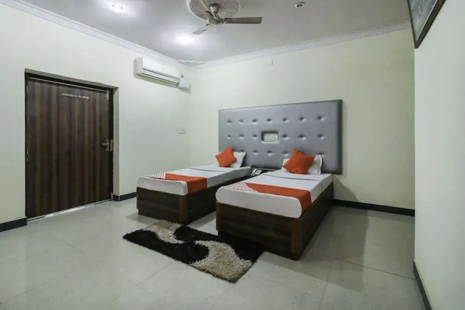 OYO 29089 Hotel Shiv Villas