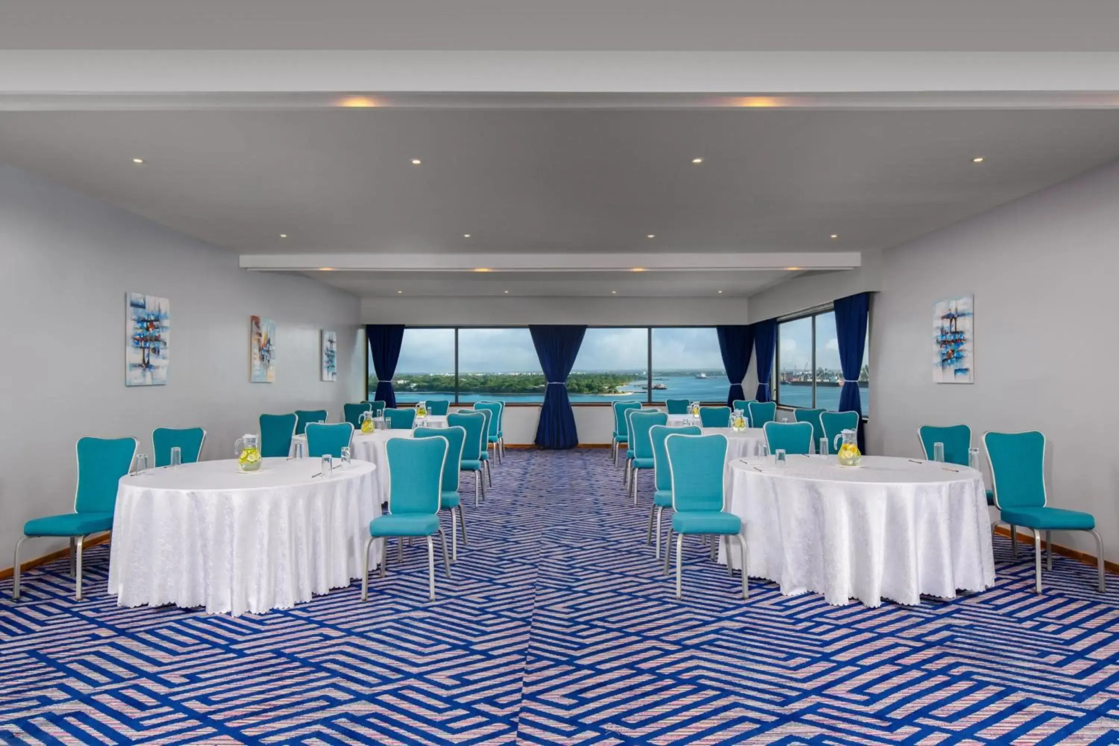 Отель Four Points by Sheraton Dar es Salaam New Africa