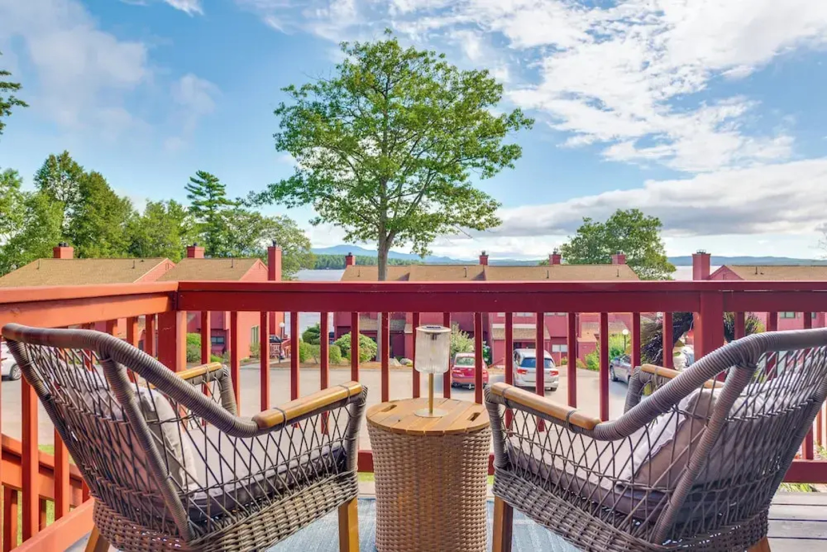 Waterfront Community: Lake Winnipesaukee Retreat!