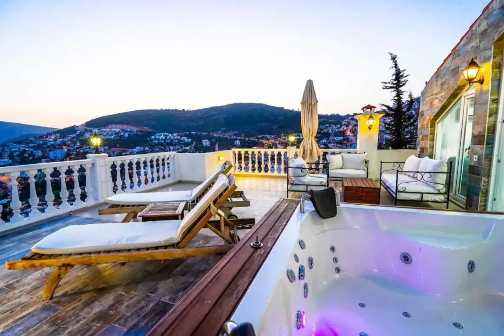 Flat with Shared Pool, Terrace and Jacuzzi in Kas