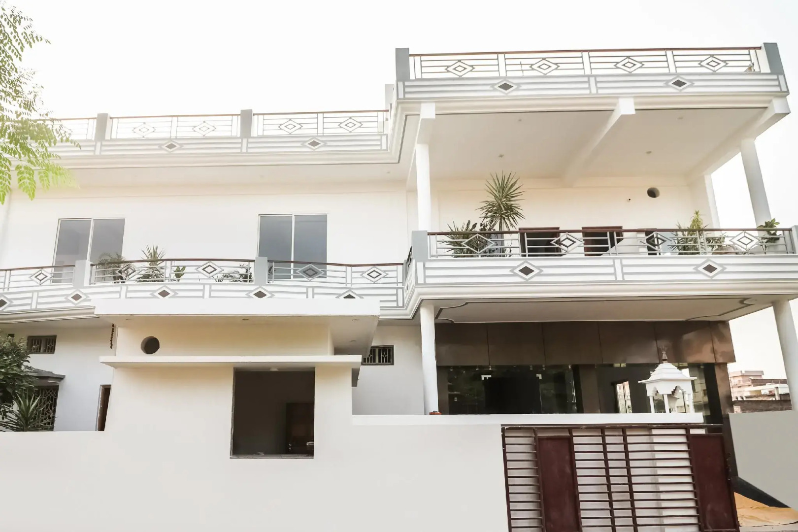 Capital O 61009 Hotel Moti Mahal