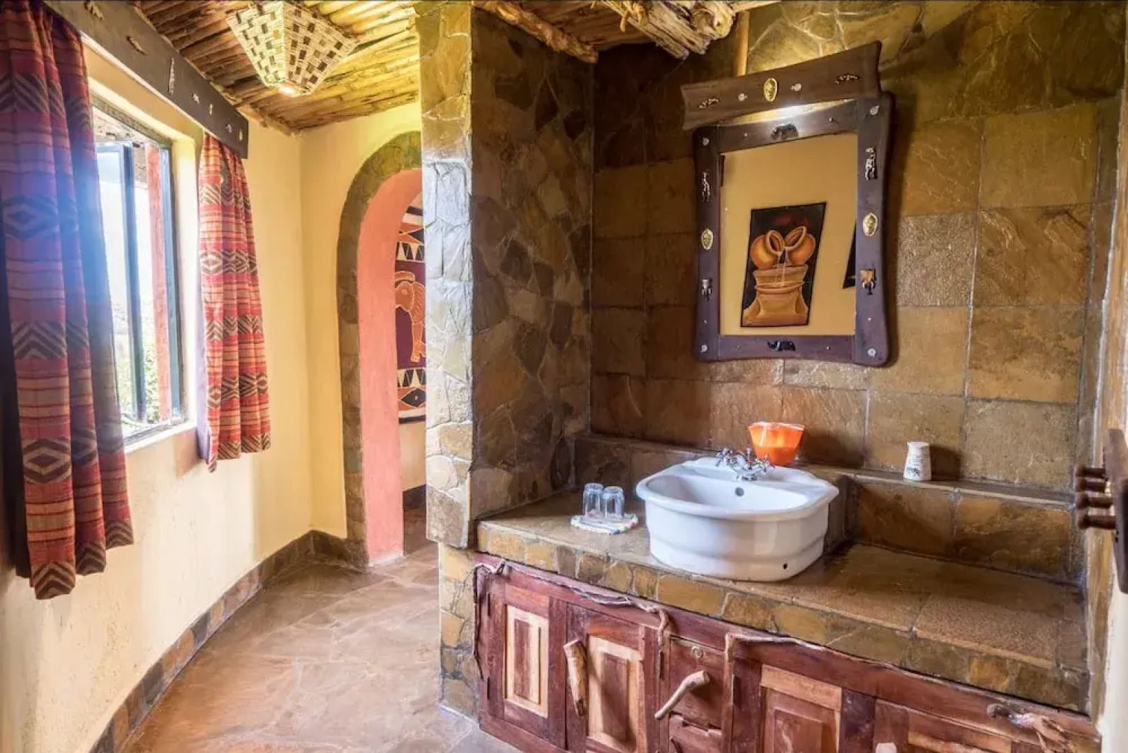 Rhino Watch safari Lodge