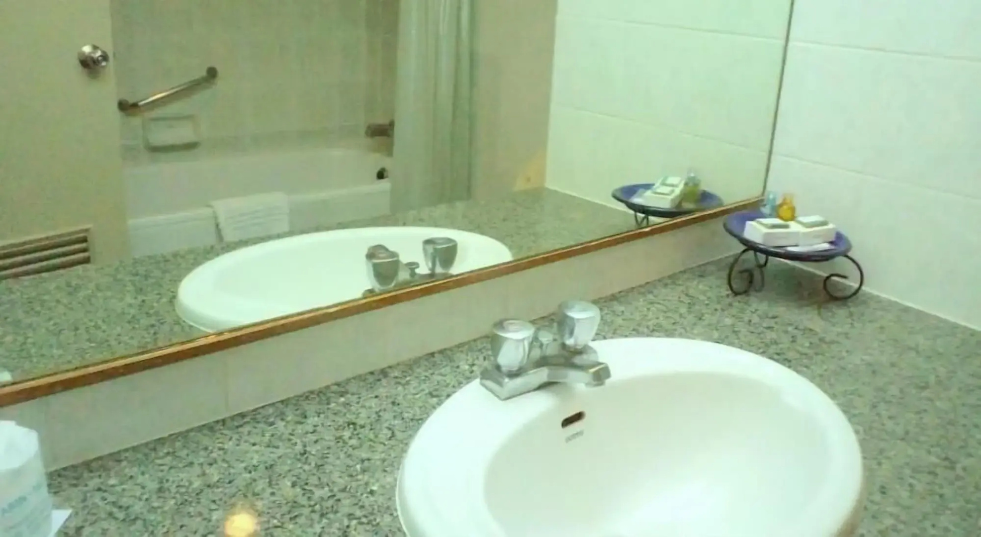 Tarin Hotel