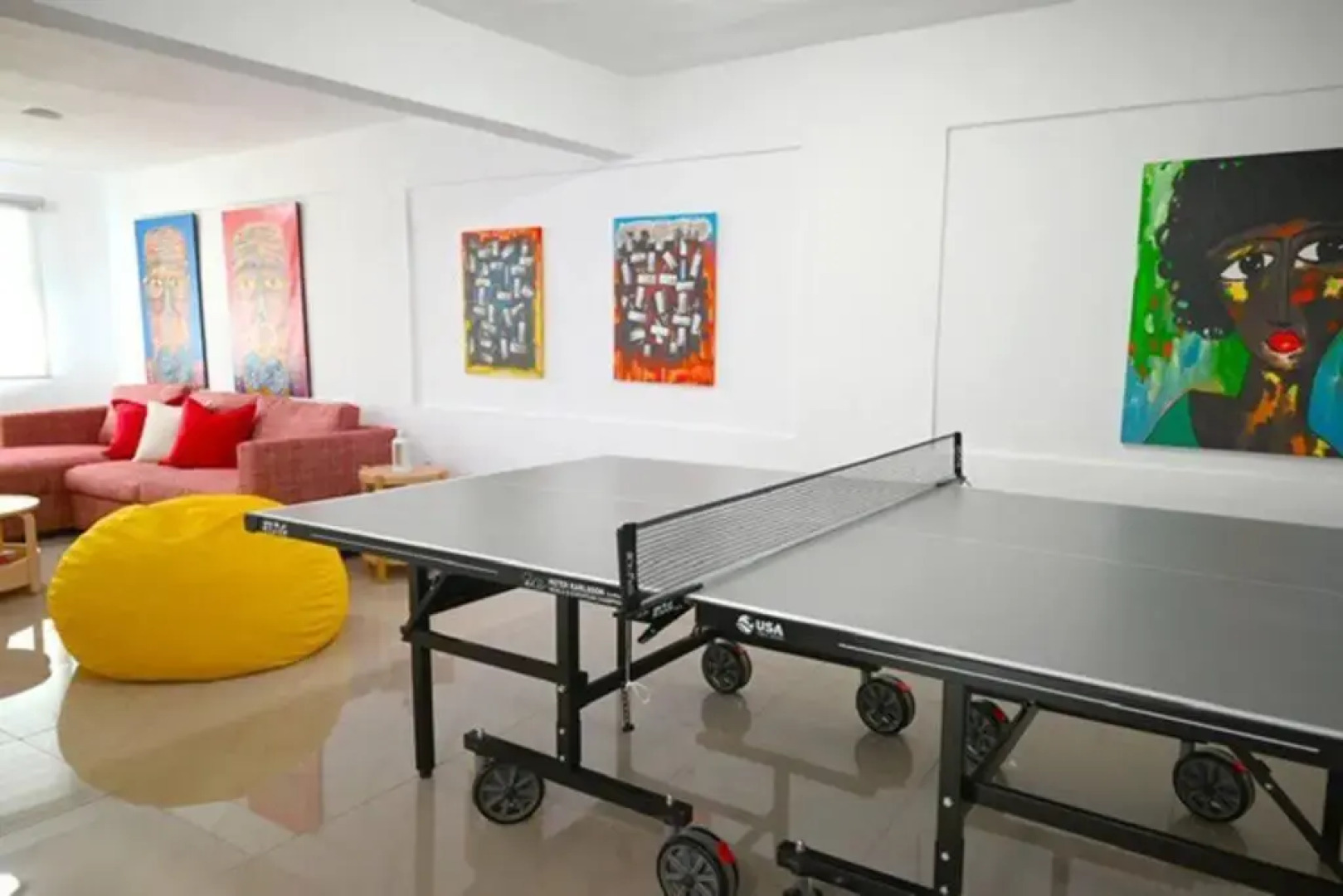 NEW Remodeled pool house 2 minutes from beach