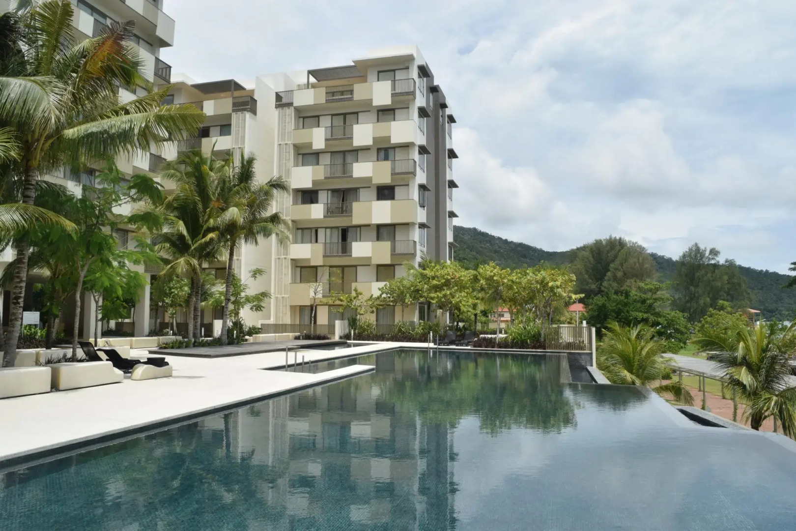 By The Sea Suites - SDB Host