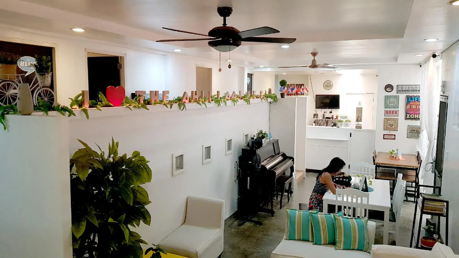 Crossroads Hostel Manila