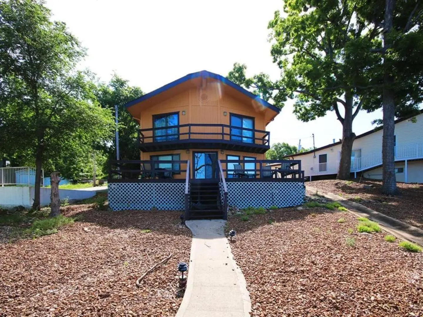 Lake Front Stunner near HToad & Shady Gators