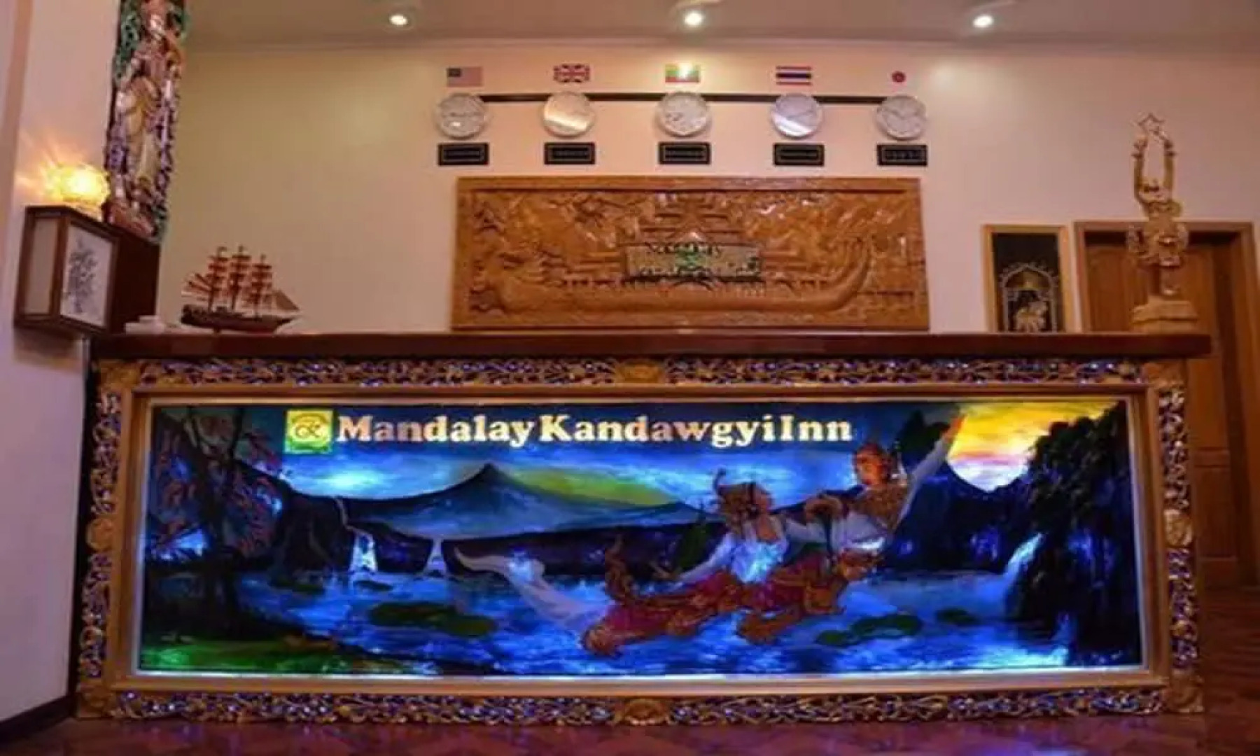 Mandalay Kandawgyi Inn