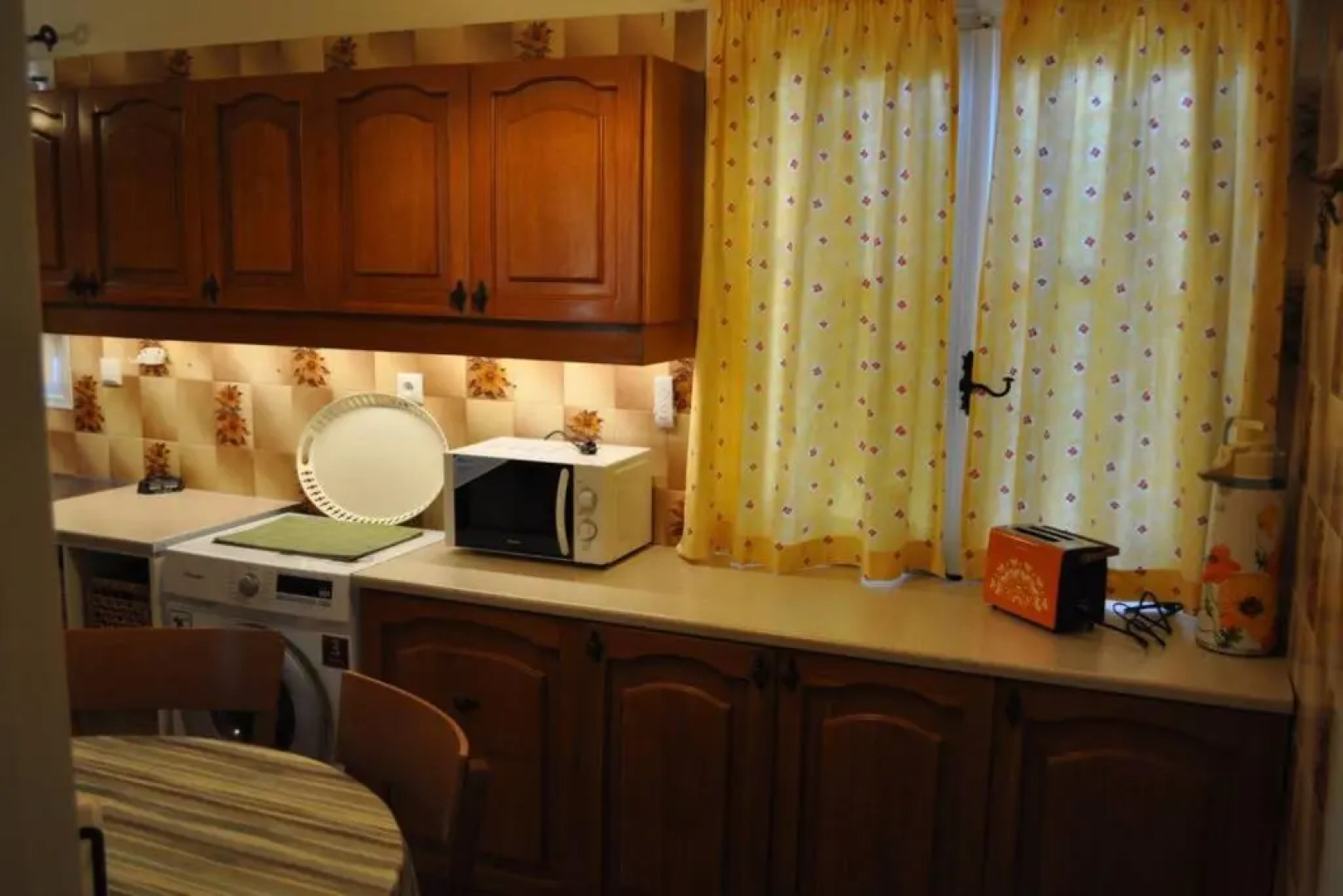 Κέντρο Αίγινα ήσυχη κατοικία90τμ δίπλα στη θάλασσα