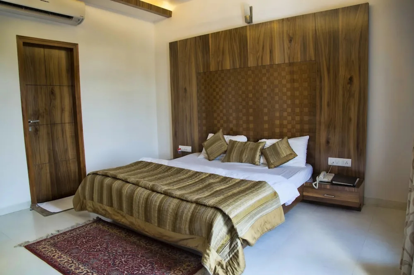 Palette - Hotel Deepali Palace