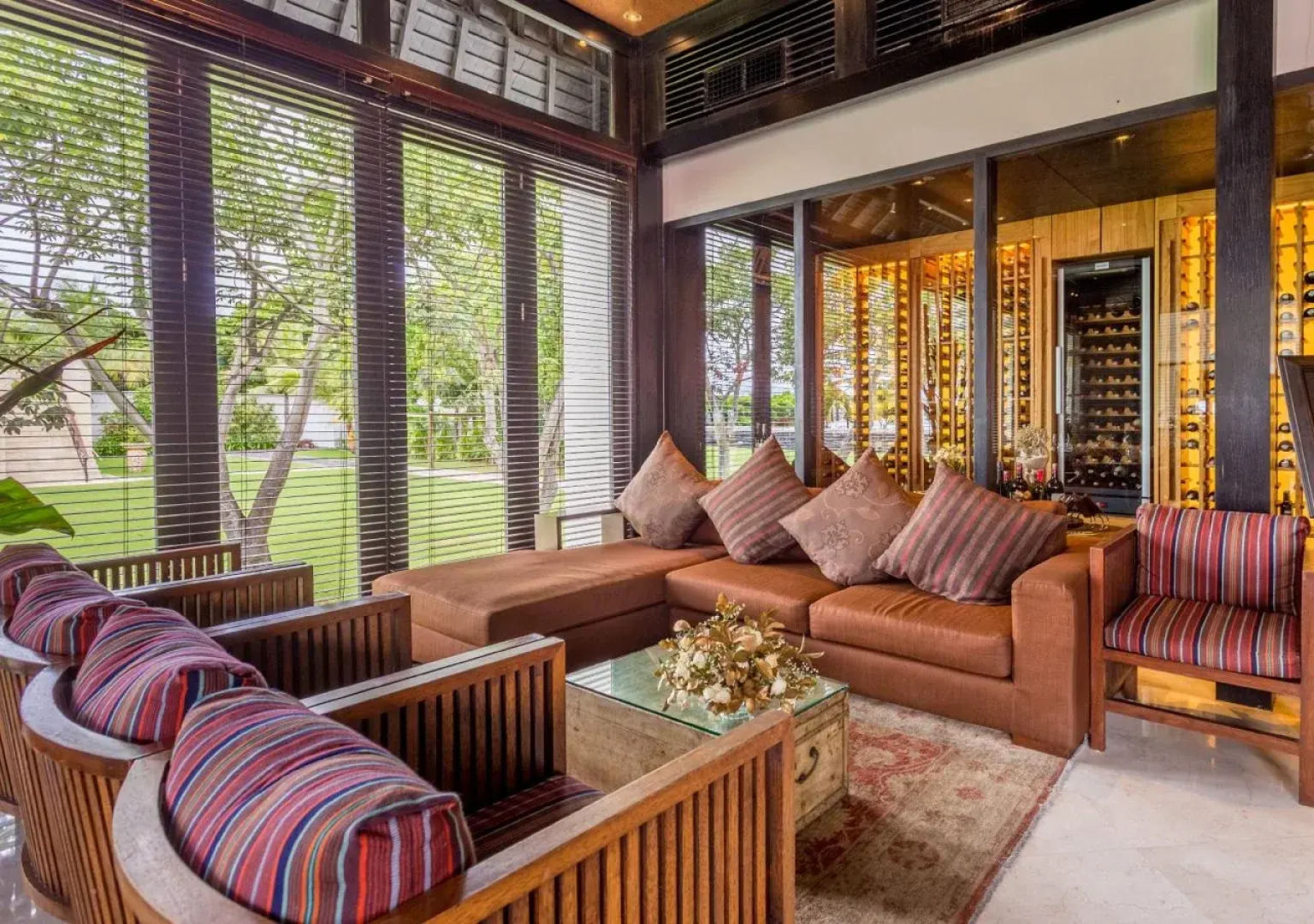 Отель The Royal Santrian