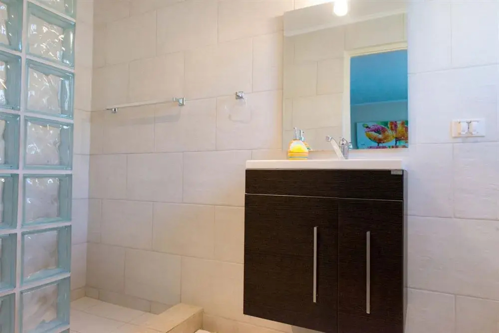 White Beach Apartments Palm Beach