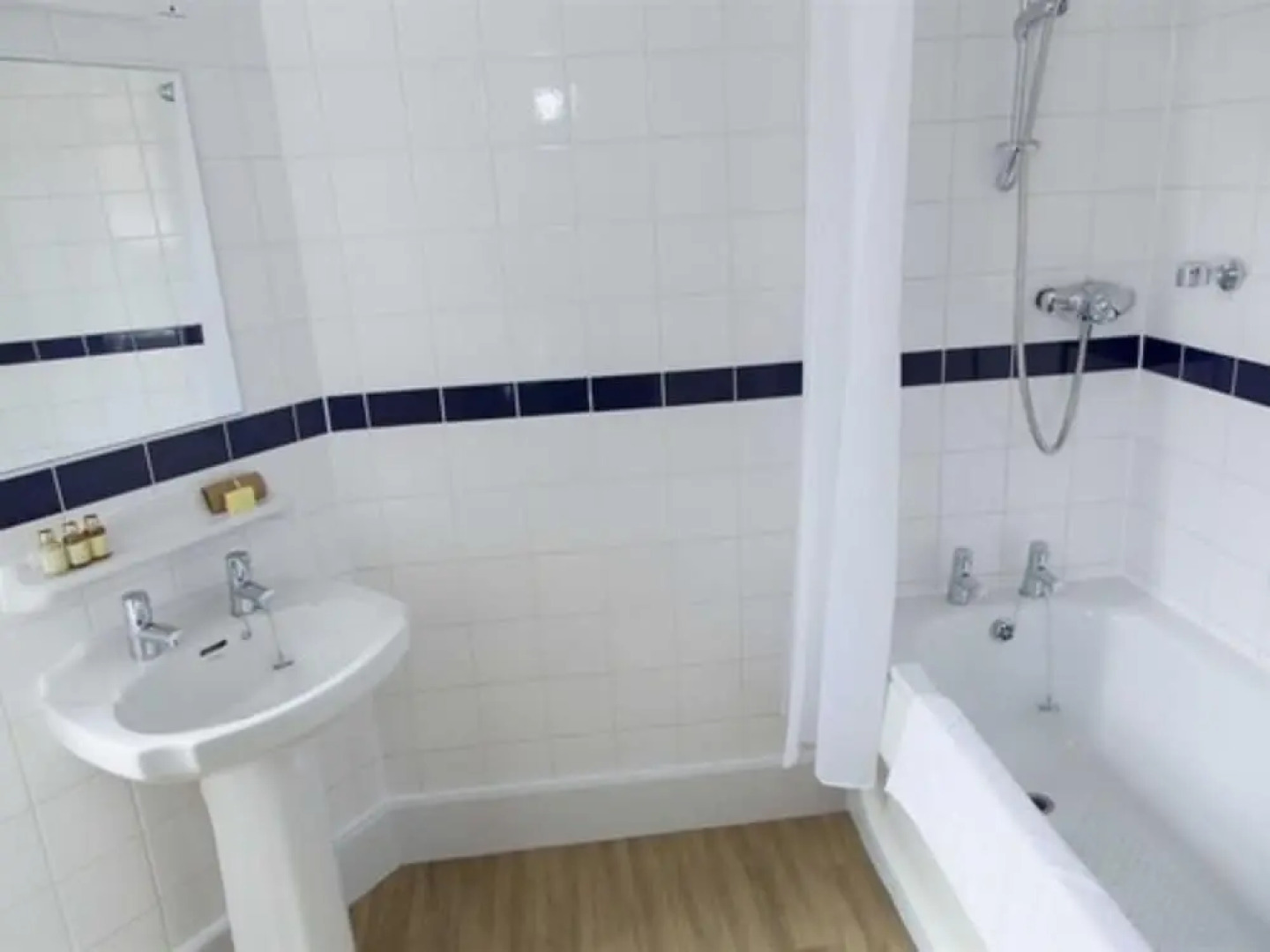 The Kings Arms Hotel - Inn