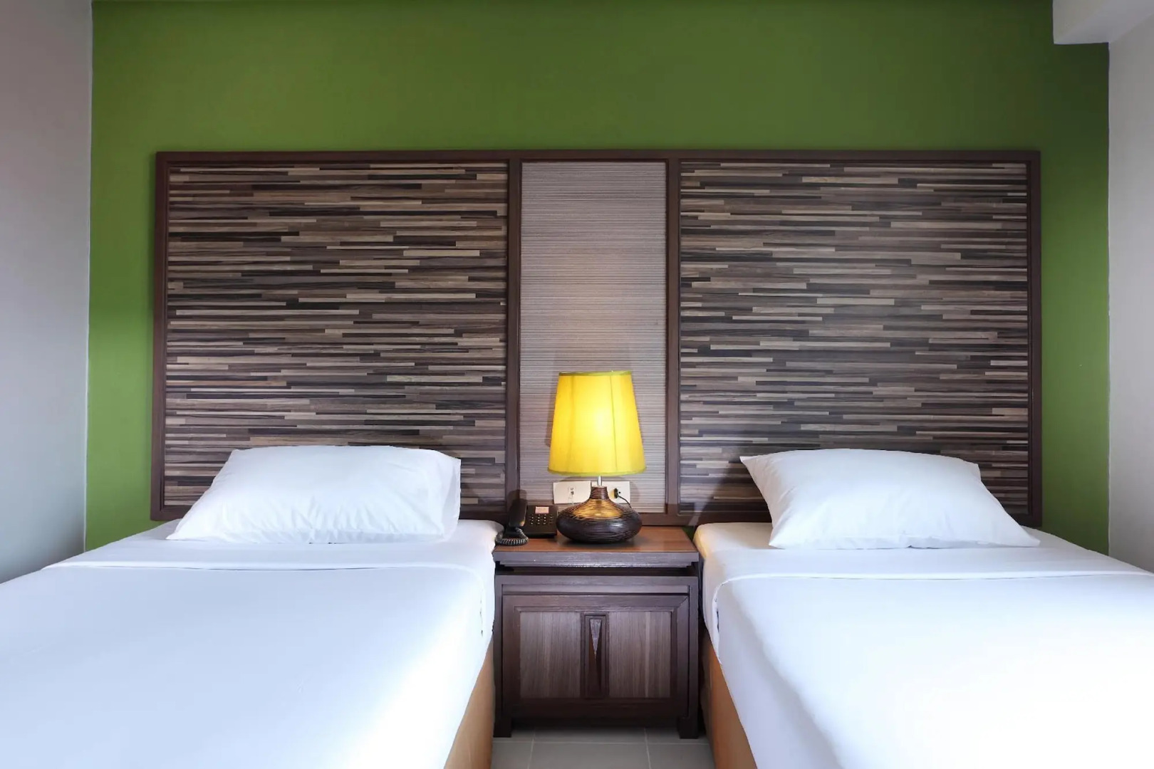 Rambuttri Village Inn & Plaza