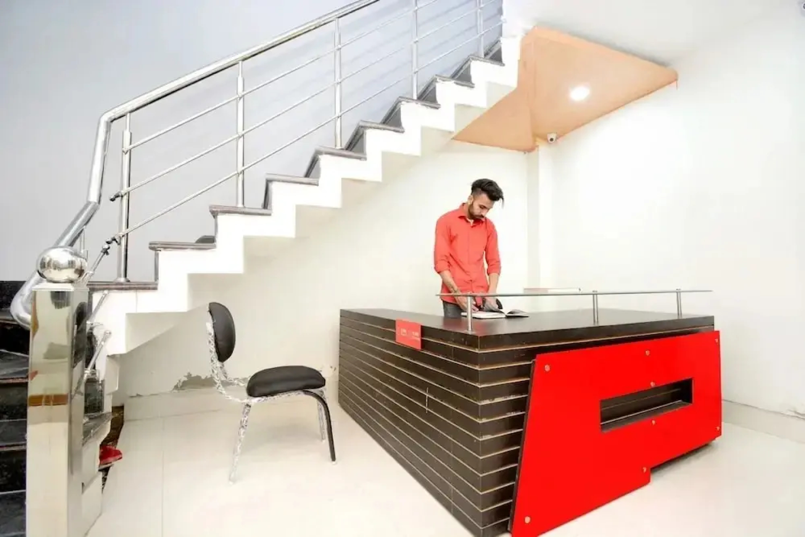 Hotel Royal Lifestyle By OYO Rooms