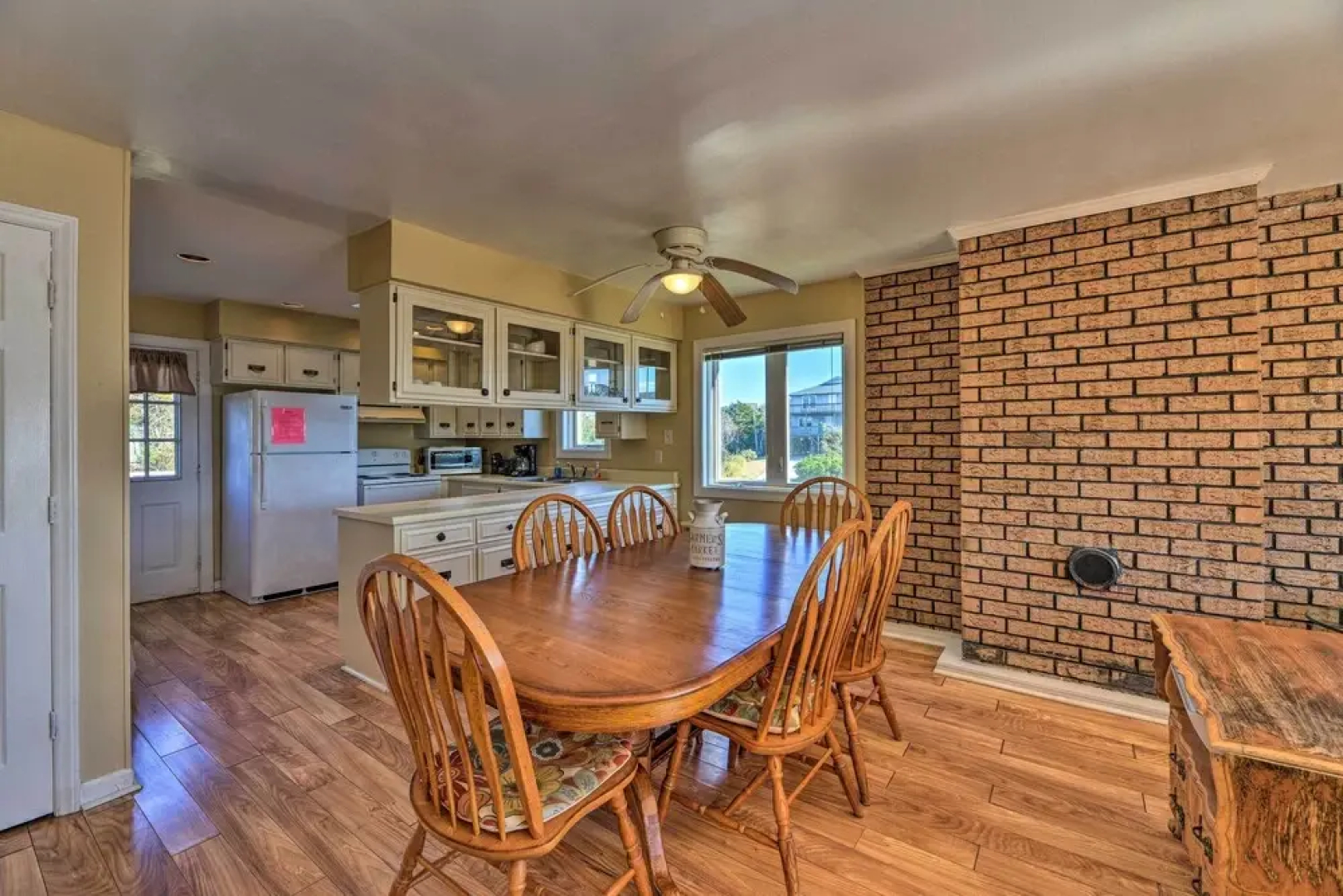 'east of the Sun' Beachside Apartment w/ Deck!