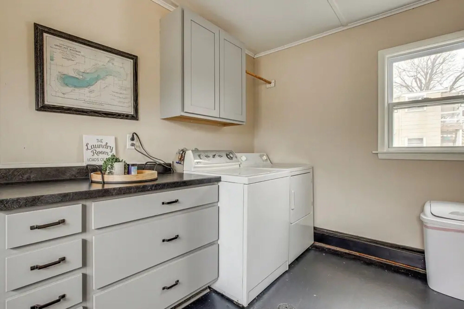 Walk to Dtwn Green Lake: Peaceful Getaway w/ Porch