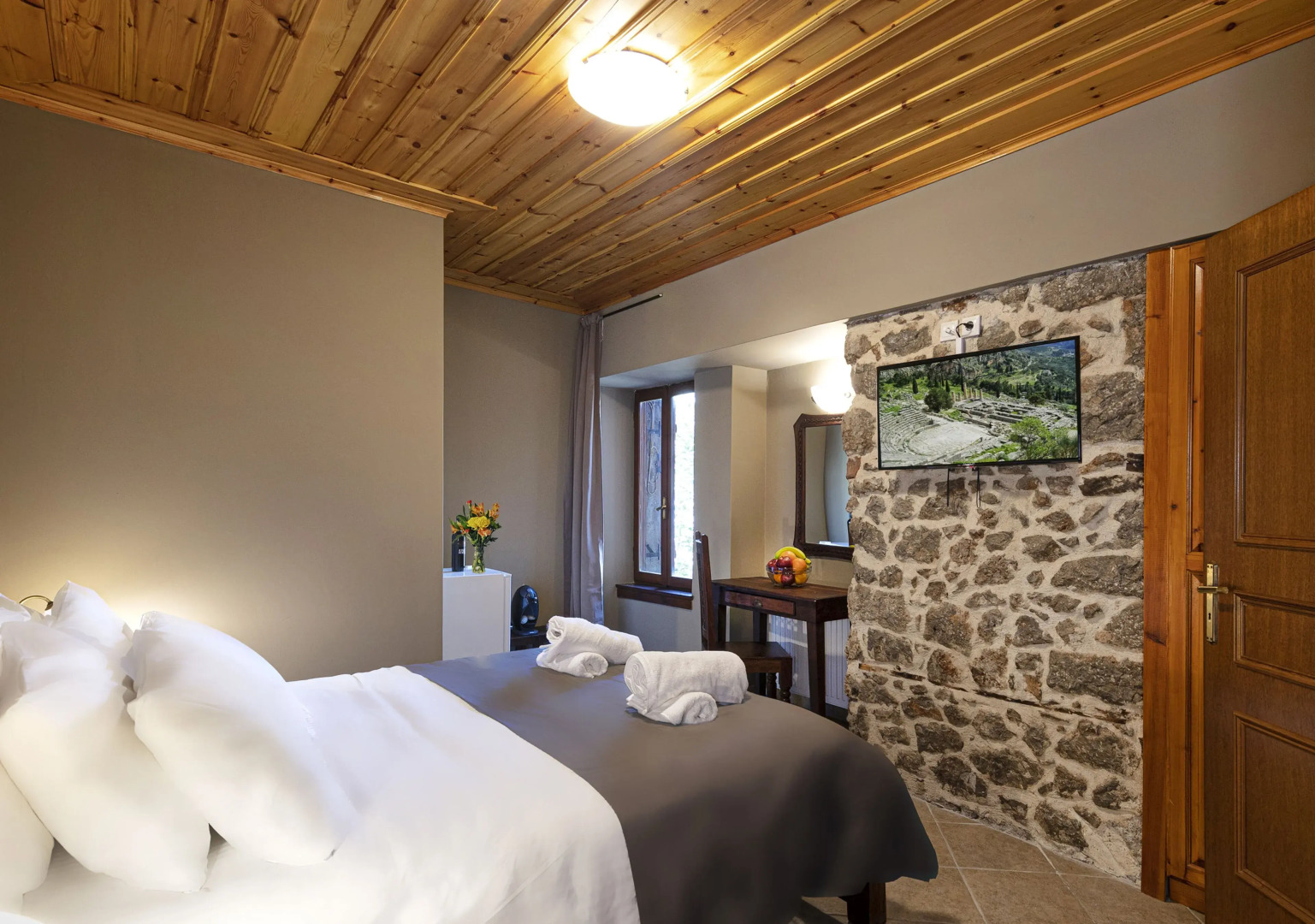 Stone Suites by White Hills