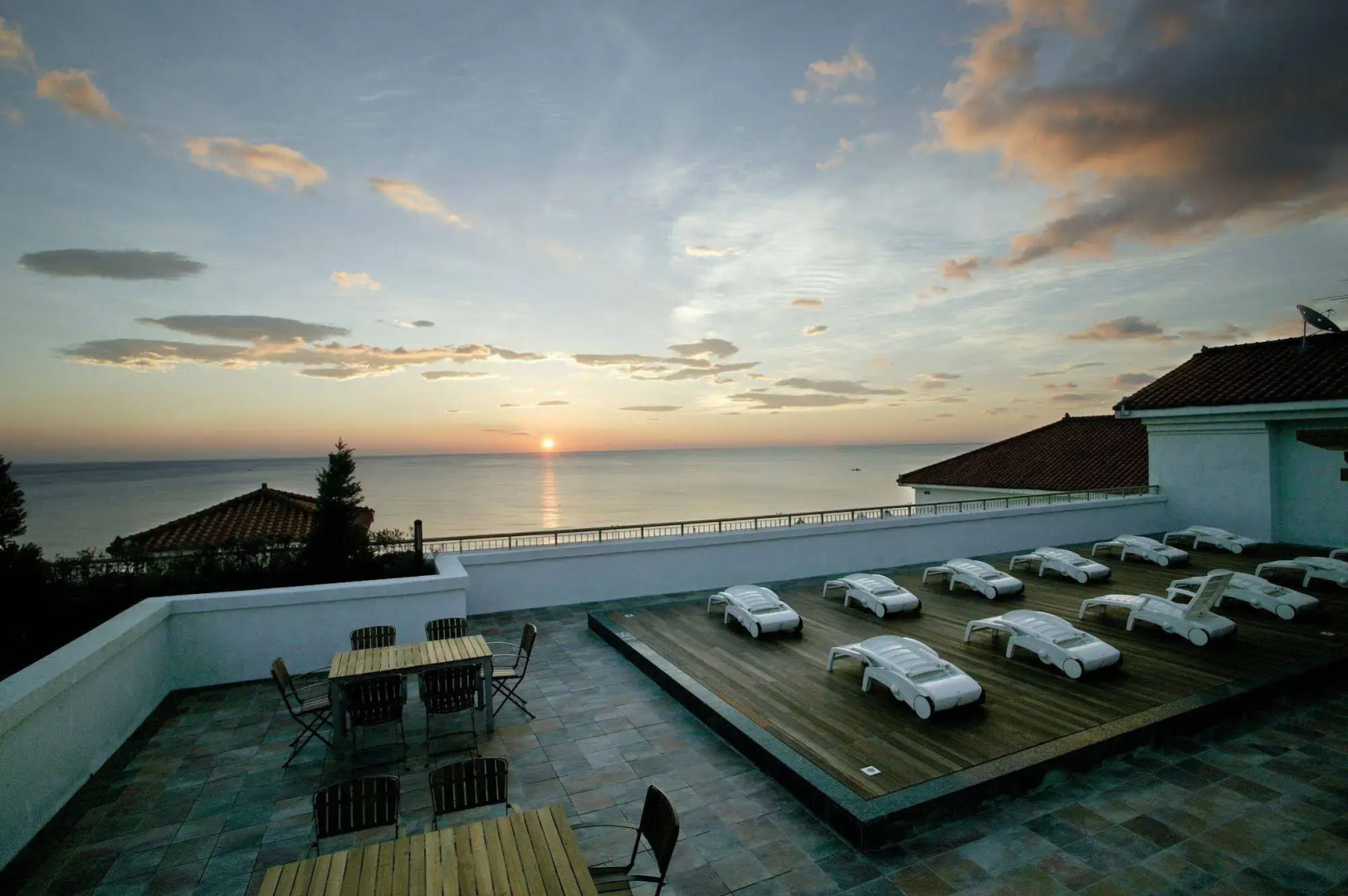 The Suites Hotel Naksan