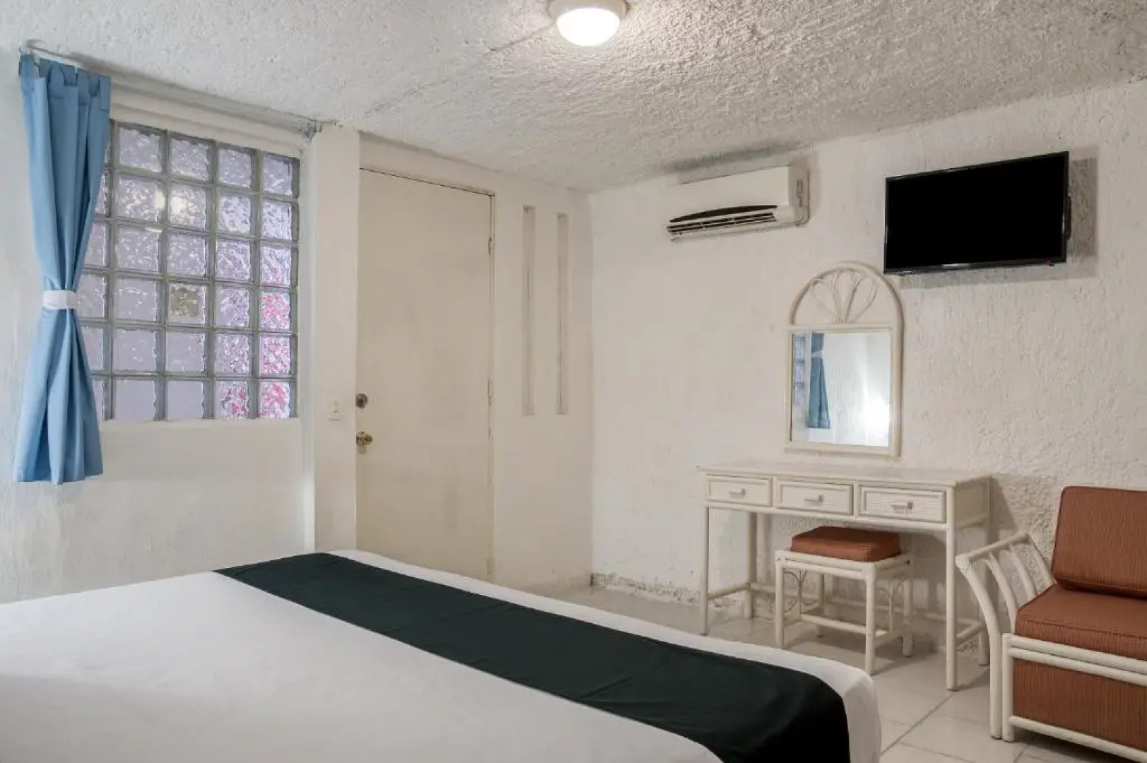 Capital O Farallon Inn