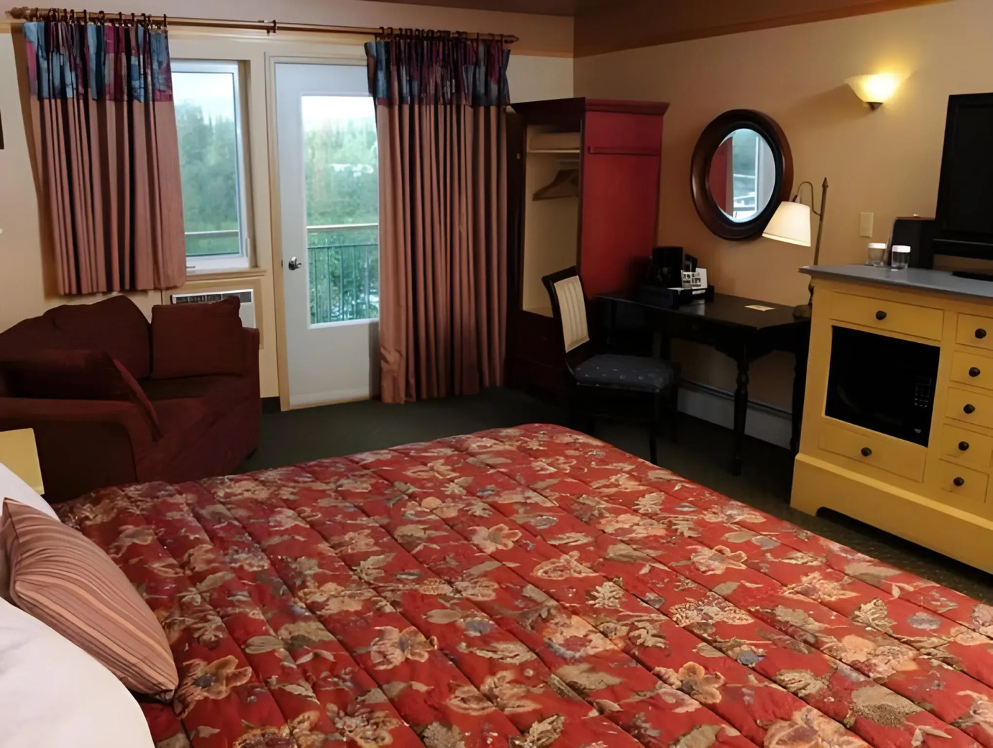 Pike's Waterfront Lodge