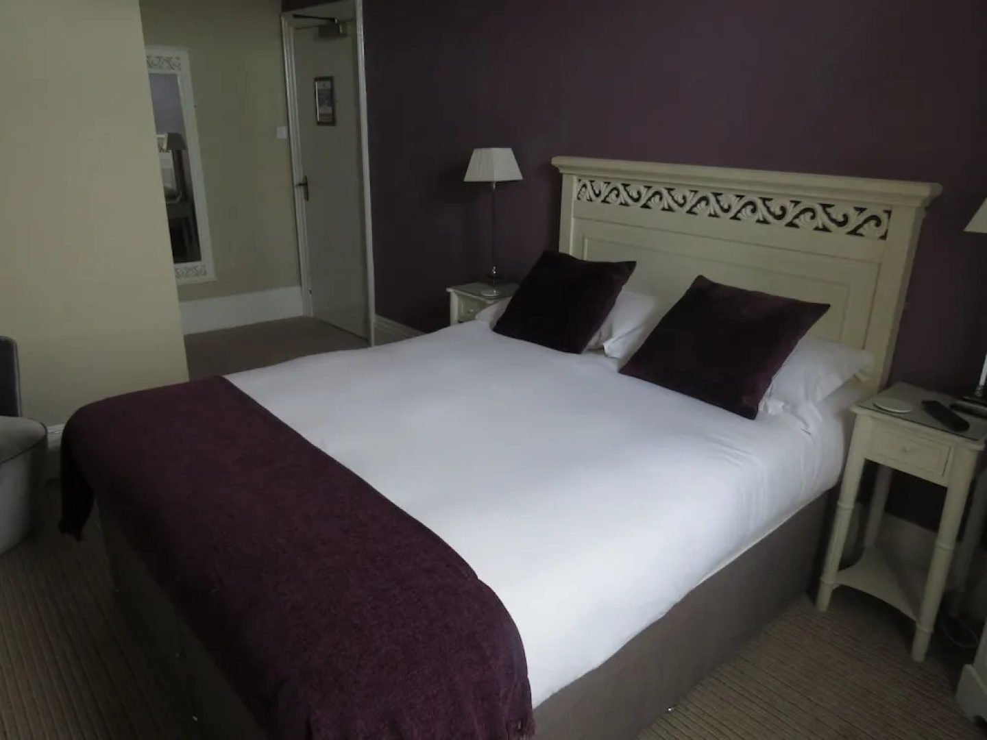 The Station Bar Grill and Rooms