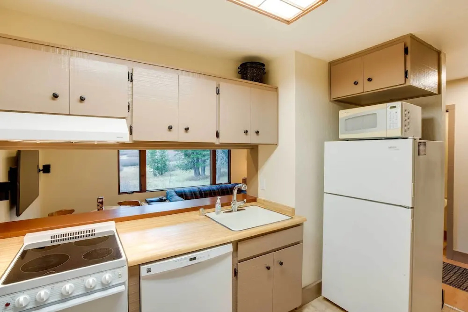 Mountain Condo w/ Fireplace in Kirkwood Ski Resort